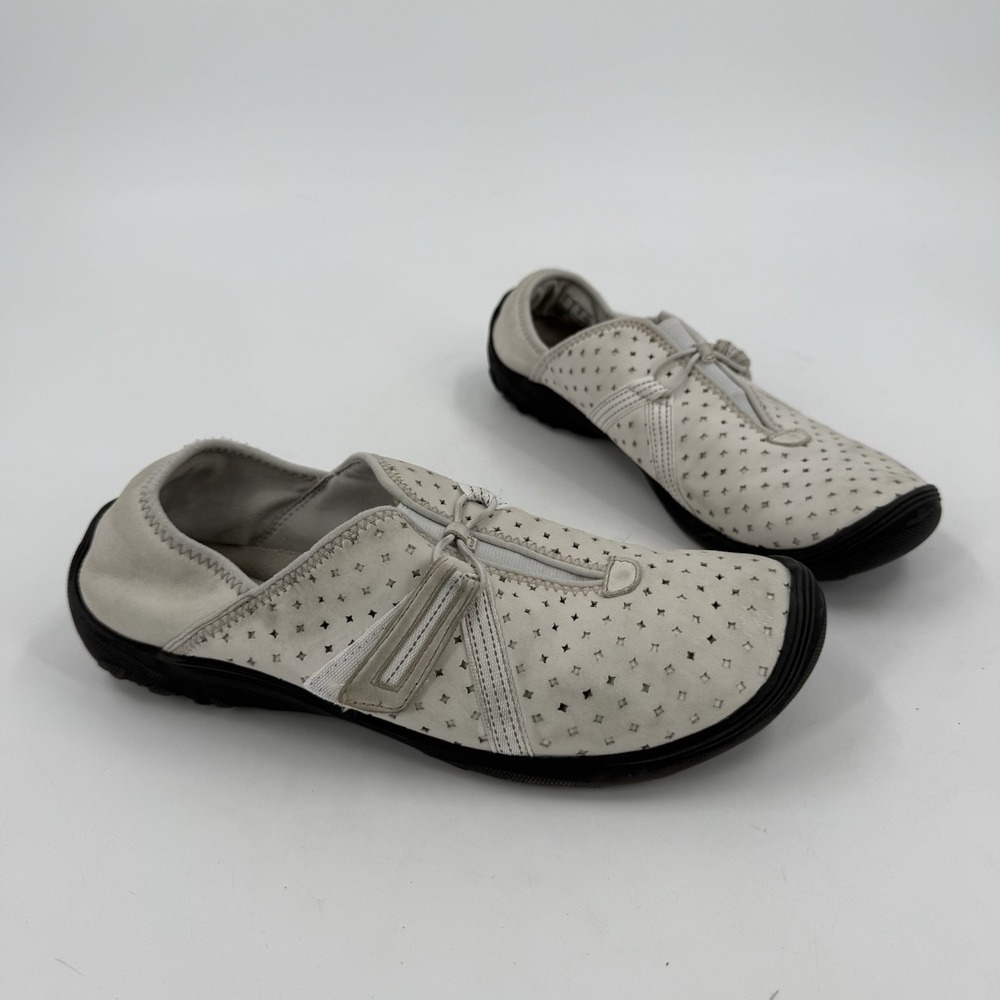 Clarks Women's 9 White Leather Perforated Slip On Comfort Walking Shoes